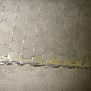 Cast material conveyor belts