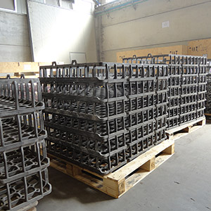 Equipment for heat treatments and incinerators