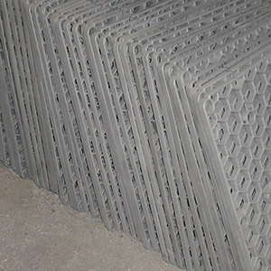 Equipment for heat treatments and incinerators