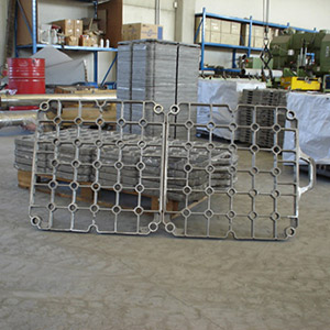 Equipment for heat treatments and incinerators